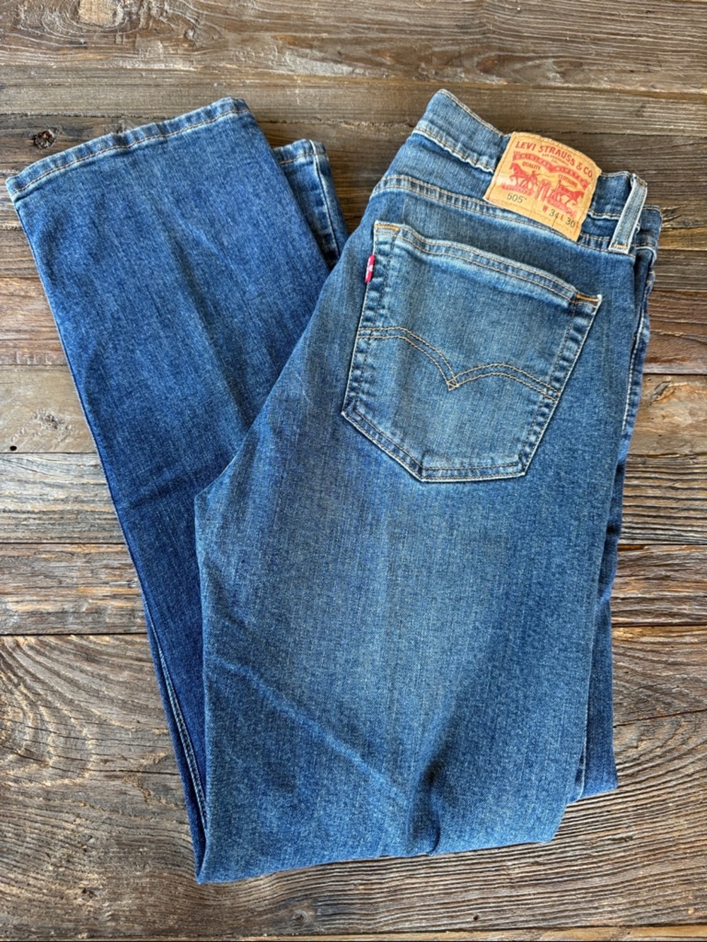 Levi’s 505 dark wash 2002 denim jeans 34x30 unisex